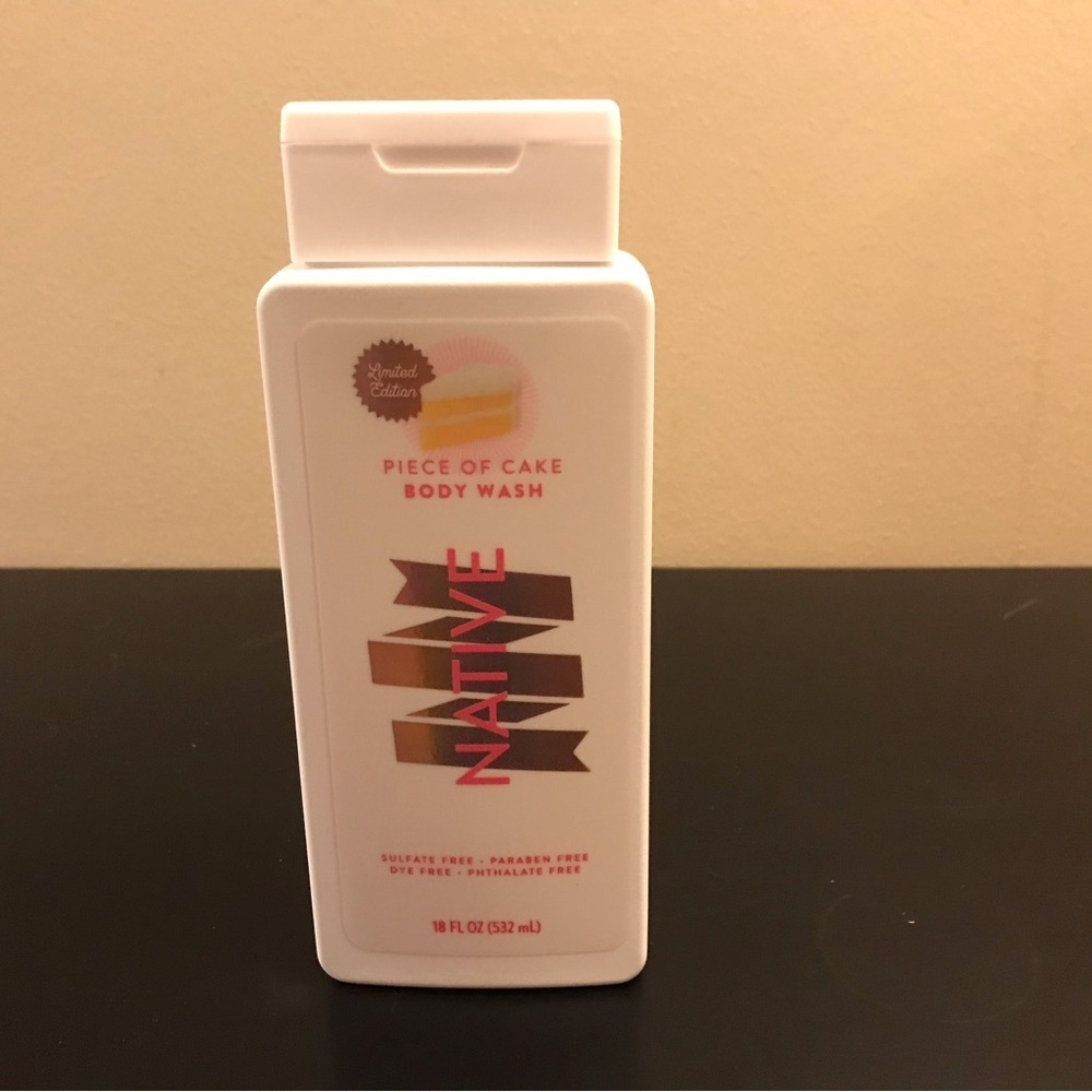 Native Piece of Cake Body Wash - White